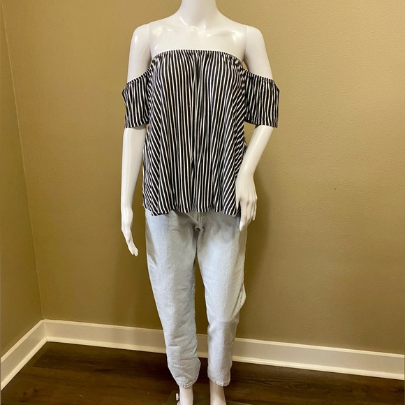 Zenana Outfitters Off the Shoulder Top - Picture 1 of 5